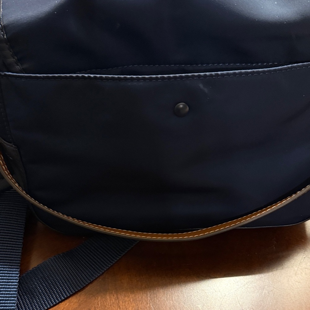 Tory Burch Navy Crossbody with Gold Buckle and Logo - Picture 6 of 8